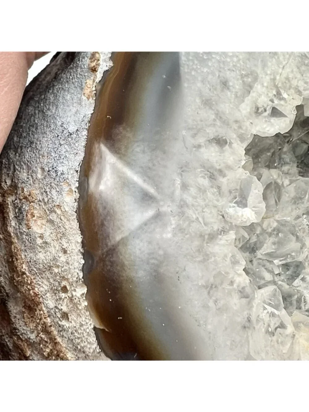 Natural Agate Geode Half Quartz Crystal Druzy Polished Stone Decor 4.25in